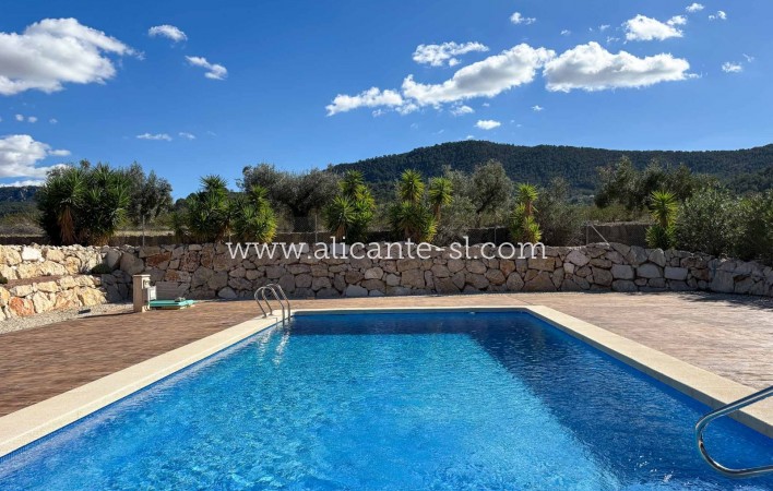 Resale - Villa / Doppelhaushälfte - Hondón de las Nieves