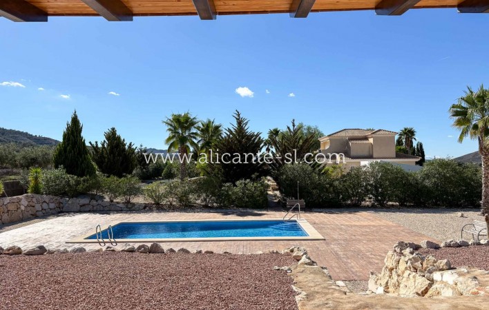 Resale - Villa / Doppelhaushälfte - Hondón de las Nieves