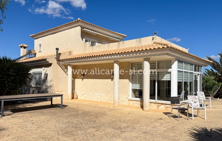 Resale - Villa / Doppelhaushälfte - Hondón de las Nieves