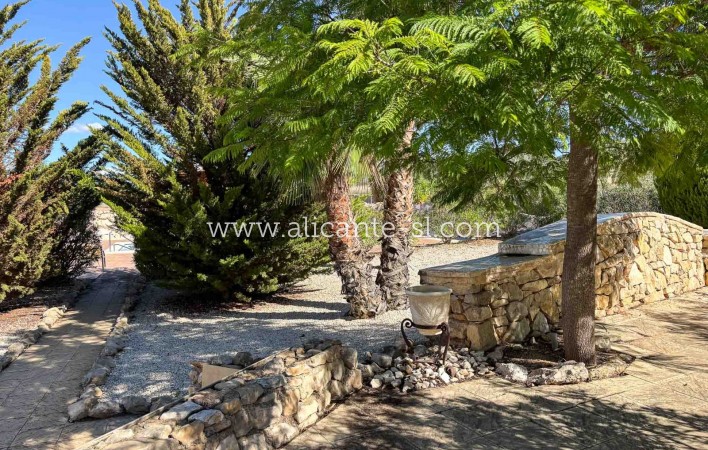 Resale - Villa / Doppelhaushälfte - Hondón de las Nieves