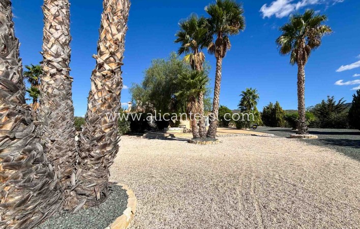 Resale - Villa / Doppelhaushälfte - Hondón de las Nieves