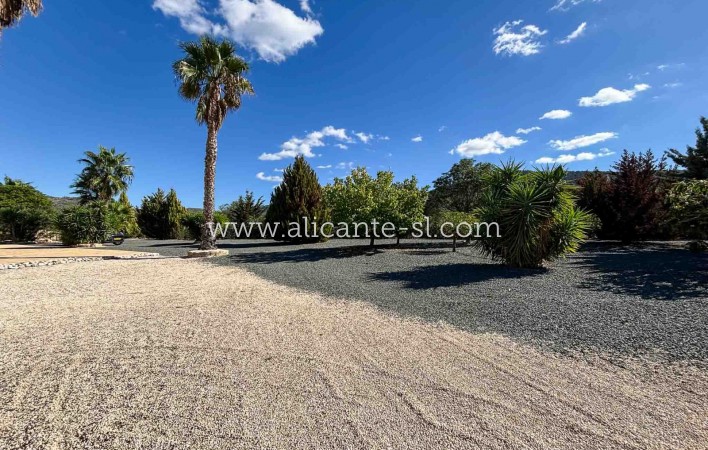 Resale - Villa / Doppelhaushälfte - Hondón de las Nieves