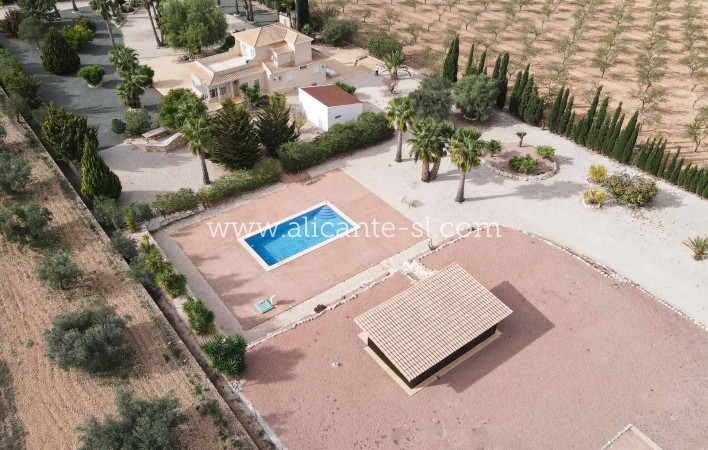 Resale - Villa / Doppelhaushälfte - Hondón de las Nieves