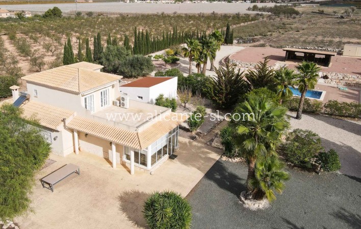 Resale - Villa / Doppelhaushälfte - Hondón de las Nieves