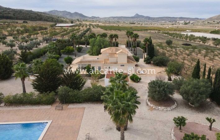 Resale - Villa / Doppelhaushälfte - Hondón de las Nieves