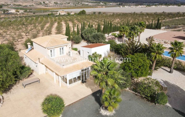 Resale - Villa / Doppelhaushälfte - Hondón de las Nieves