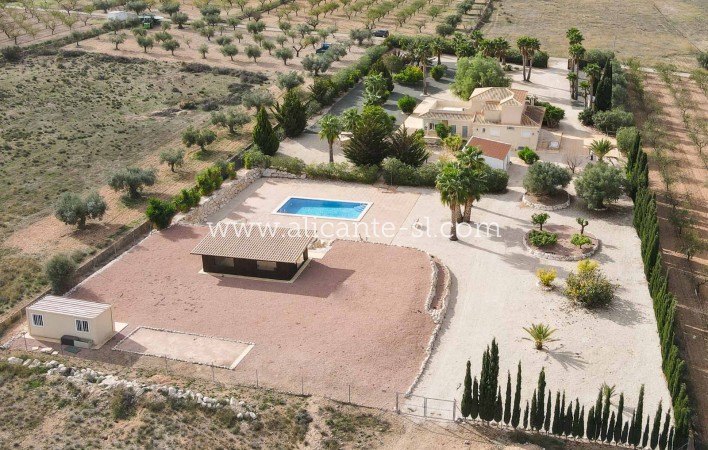 Resale - Villa / Doppelhaushälfte - Hondón de las Nieves