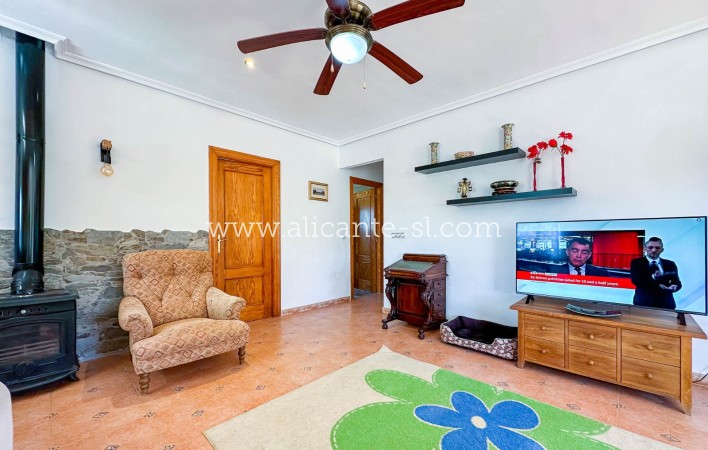 Resale - Villa / Doppelhaushälfte - Hondón de las Nieves