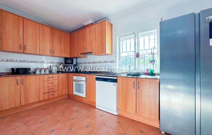 Resale - Villa / Doppelhaushälfte - Hondón de las Nieves