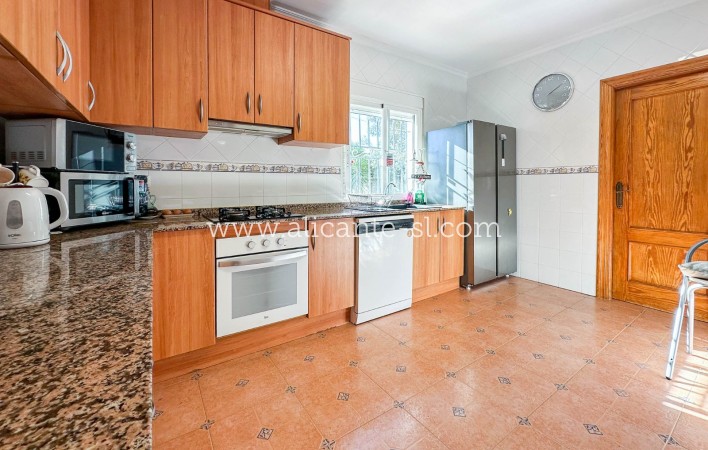 Resale - Villa / Doppelhaushälfte - Hondón de las Nieves