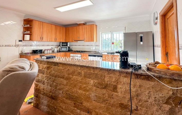 Resale - Villa / Doppelhaushälfte - Hondón de las Nieves