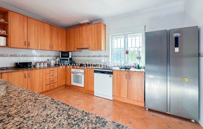 Resale - Villa / Doppelhaushälfte - Hondón de las Nieves