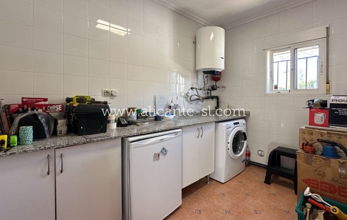 Resale - Villa / Doppelhaushälfte - Hondón de las Nieves