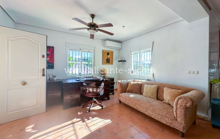 Resale - Villa / Doppelhaushälfte - Hondón de las Nieves