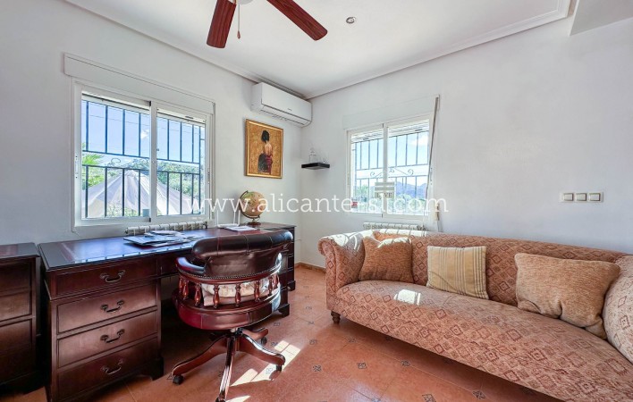 Resale - Villa / Doppelhaushälfte - Hondón de las Nieves