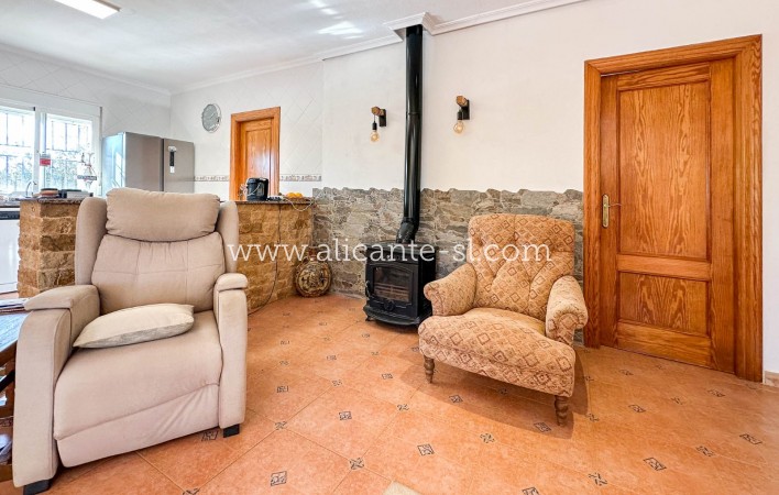 Resale - Villa / Doppelhaushälfte - Hondón de las Nieves