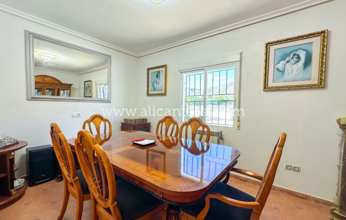 Resale - Villa / Doppelhaushälfte - Hondón de las Nieves