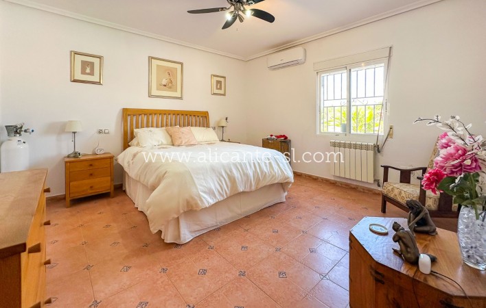 Resale - Villa / Doppelhaushälfte - Hondón de las Nieves