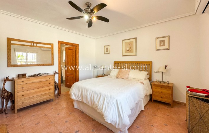 Resale - Villa / Doppelhaushälfte - Hondón de las Nieves