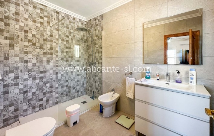 Resale - Villa / Doppelhaushälfte - Hondón de las Nieves