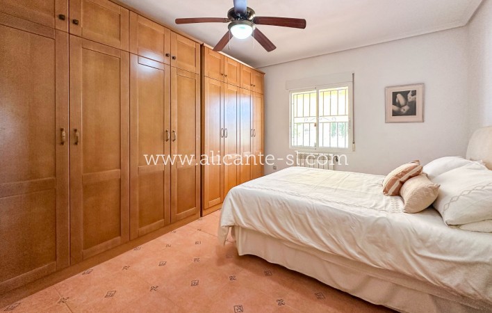 Resale - Villa / Doppelhaushälfte - Hondón de las Nieves