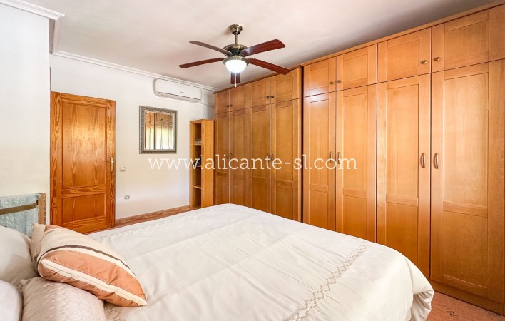 Resale - Villa / Doppelhaushälfte - Hondón de las Nieves