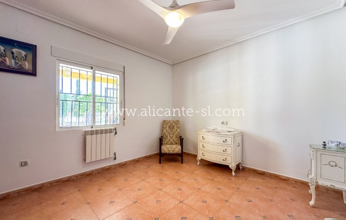 Resale - Villa / Doppelhaushälfte - Hondón de las Nieves