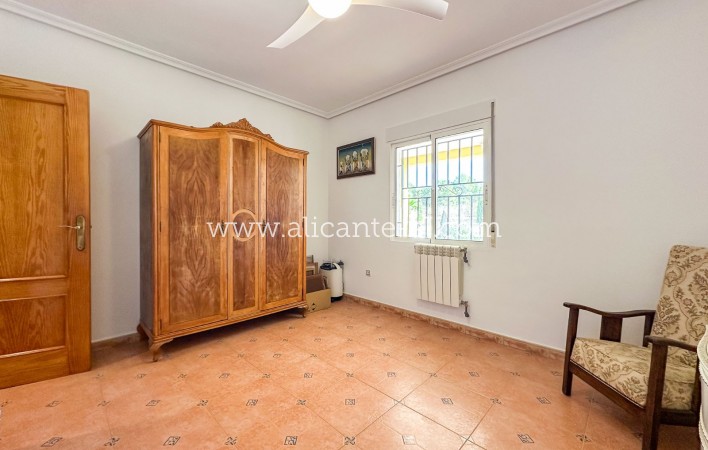 Resale - Villa / Doppelhaushälfte - Hondón de las Nieves