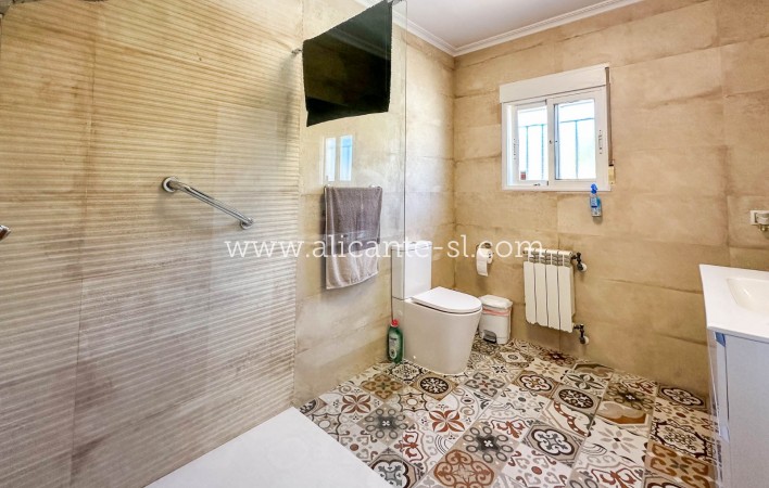 Resale - Villa / Doppelhaushälfte - Hondón de las Nieves