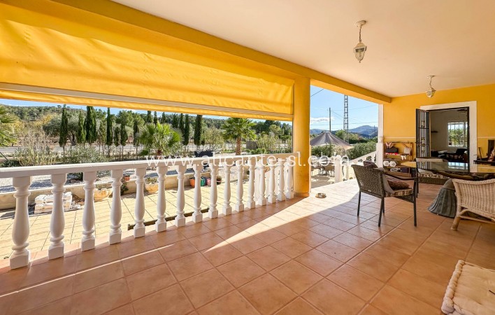 Resale - Villa / Doppelhaushälfte - Hondón de las Nieves