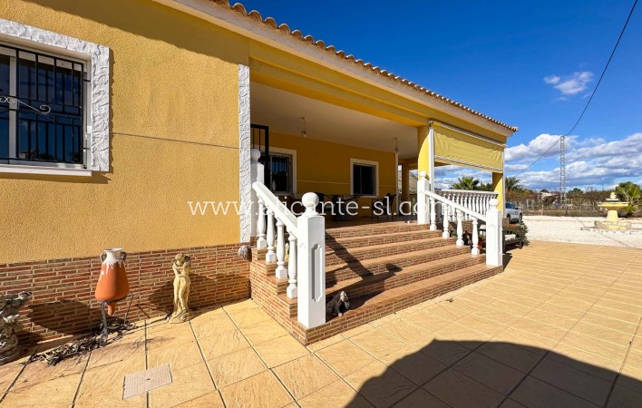 Resale - Villa / Doppelhaushälfte - Hondón de las Nieves