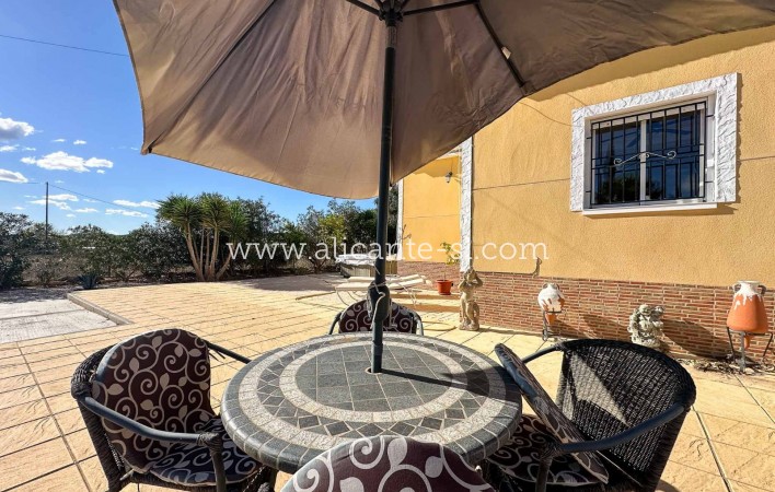 Resale - Villa / Doppelhaushälfte - Hondón de las Nieves