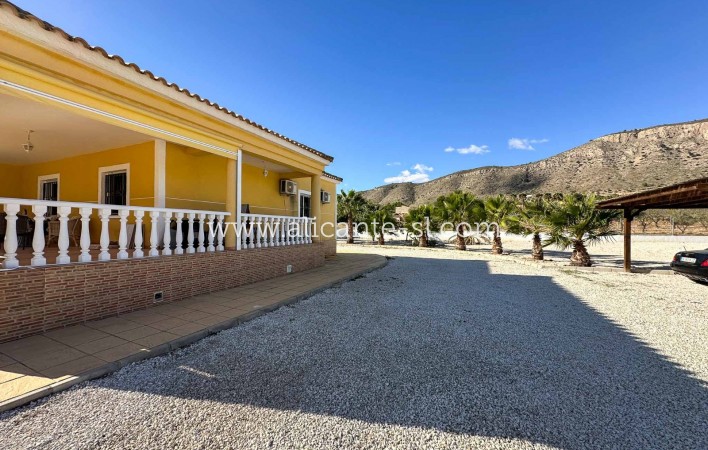 Resale - Villa / Doppelhaushälfte - Hondón de las Nieves