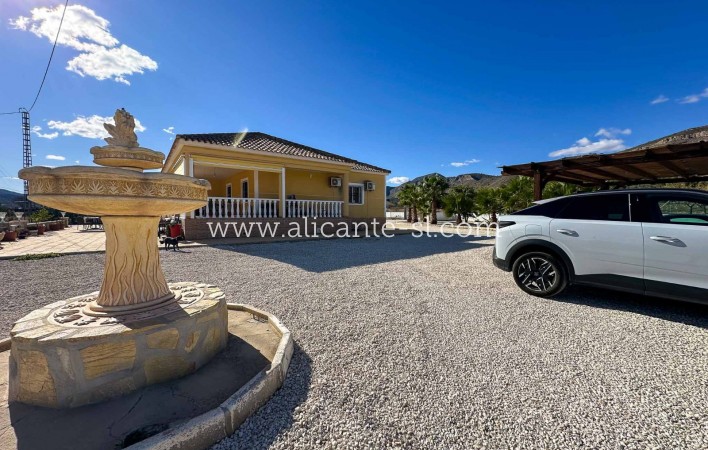 Resale - Villa / Doppelhaushälfte - Hondón de las Nieves