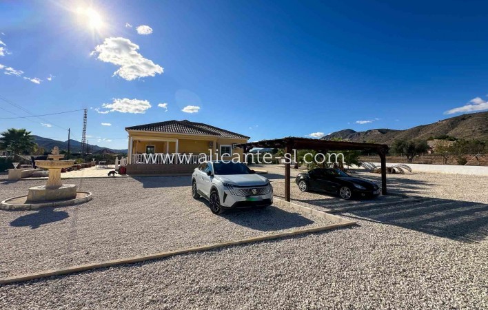 Resale - Villa / Doppelhaushälfte - Hondón de las Nieves