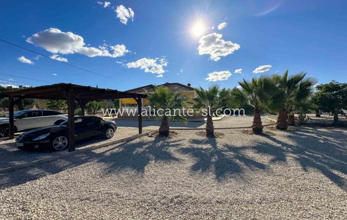 Resale - Villa / Doppelhaushälfte - Hondón de las Nieves