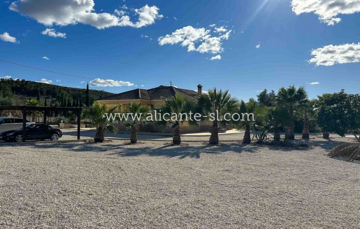 Resale - Villa / Doppelhaushälfte - Hondón de las Nieves