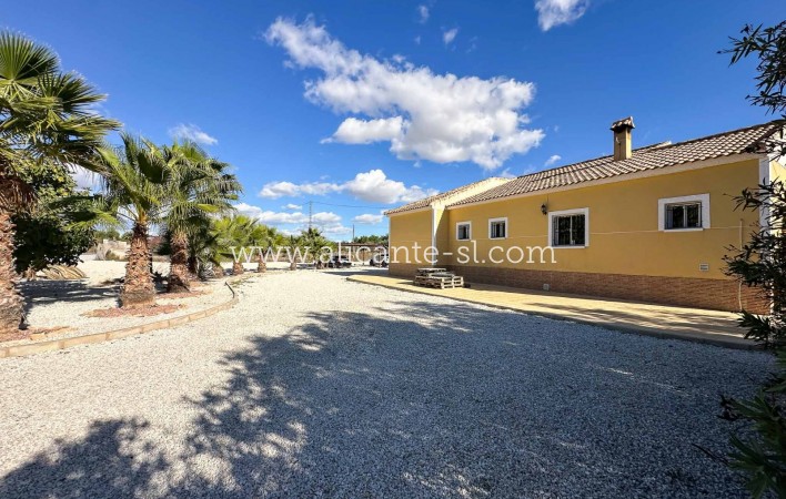 Resale - Villa / Doppelhaushälfte - Hondón de las Nieves