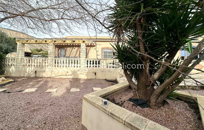 Sale - Finca - Hondón de las Nieves