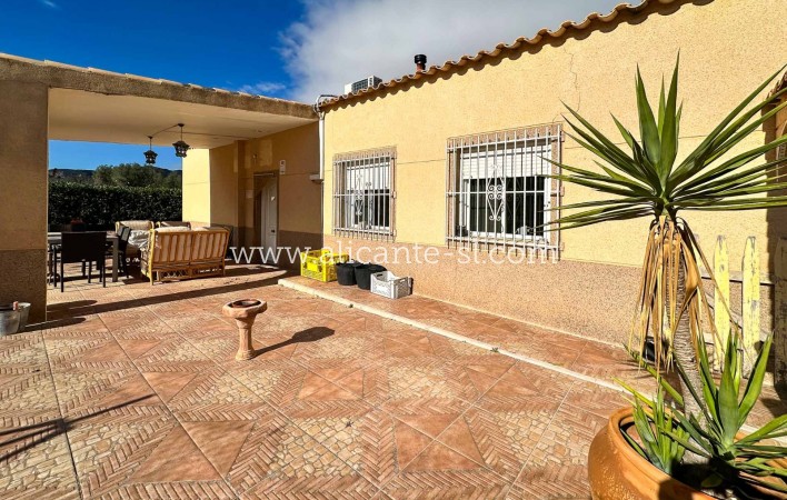 Revente - Finca - Hondón de las Nieves