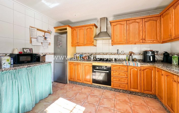 Revente - Finca - Hondón de las Nieves