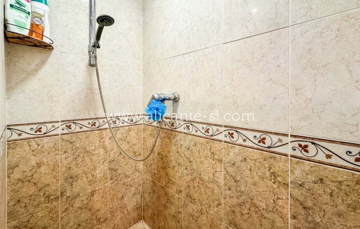 Revente - Finca - Hondón de las Nieves