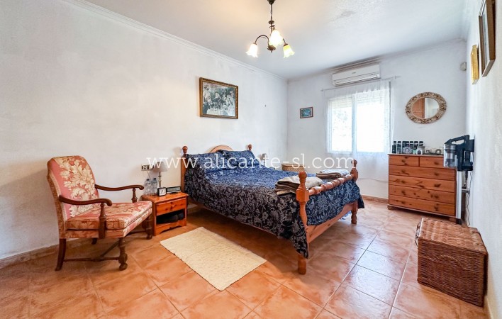 Revente - Finca - Hondón de las Nieves