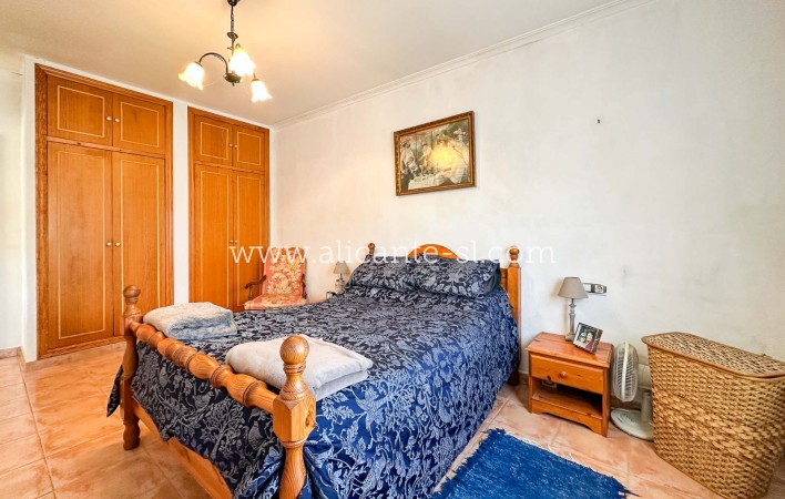 Revente - Finca - Hondón de las Nieves