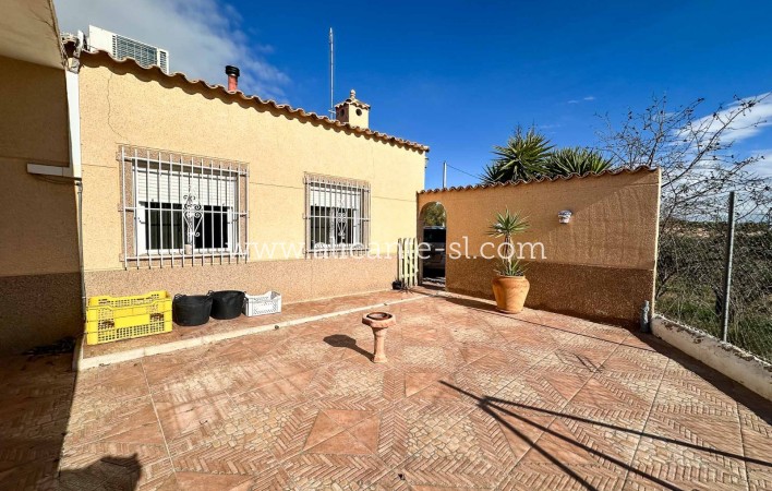 Revente - Finca - Hondón de las Nieves