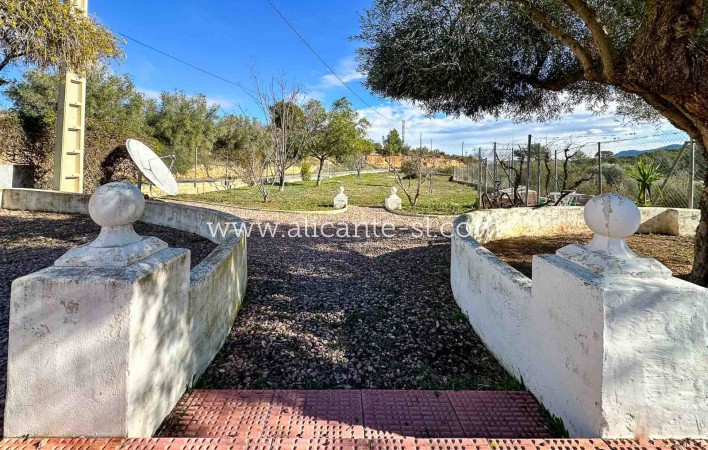 Revente - Finca - Hondón de las Nieves