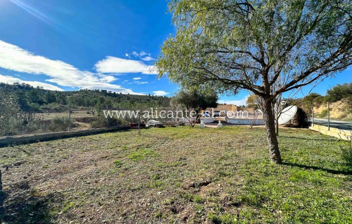 Revente - Finca - Hondón de las Nieves