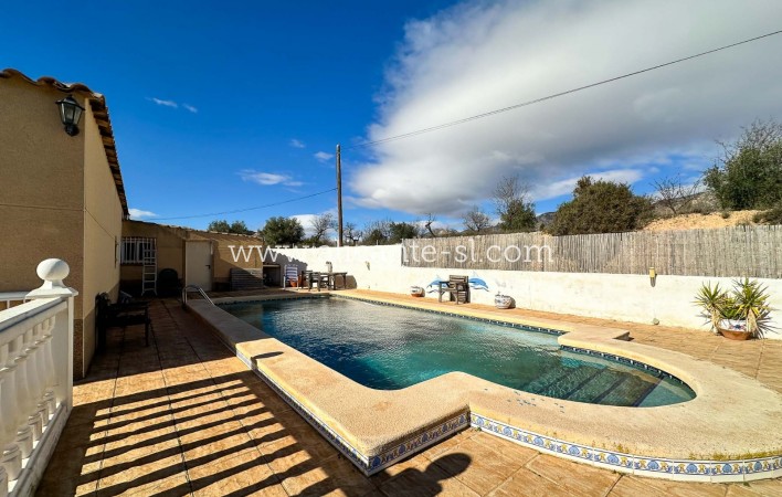 Revente - Finca - Hondón de las Nieves