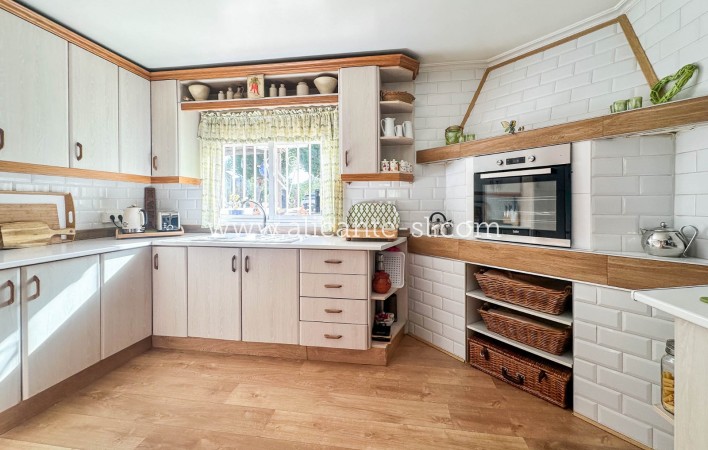 Revente - Finca - Hondón de las Nieves