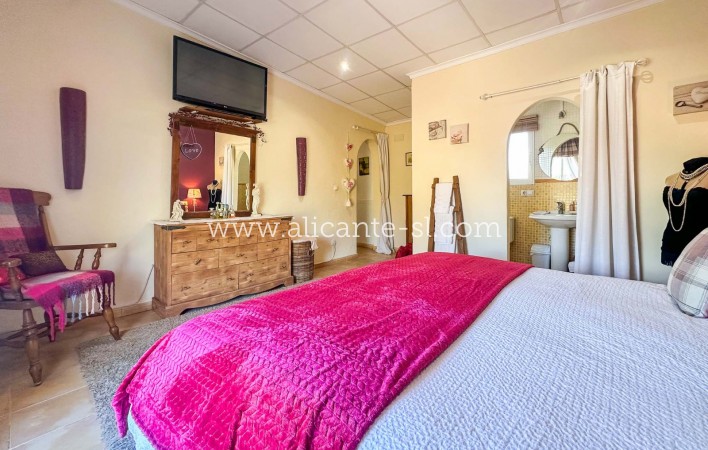 Revente - Finca - Hondón de las Nieves